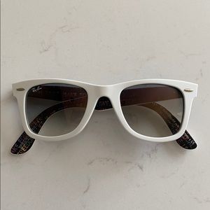 AUTHENTIC RAYBAN WAYFARER POLARIZED SUNGLAsses